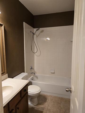 Building Photo - 3101 Spanish Oak Trail