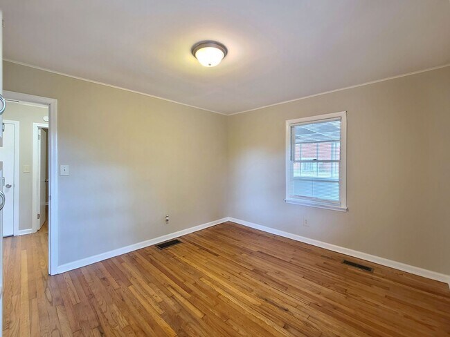 Building Photo - Cutest Bungalow in the Heart of Hapeville 3 bed/2 bath