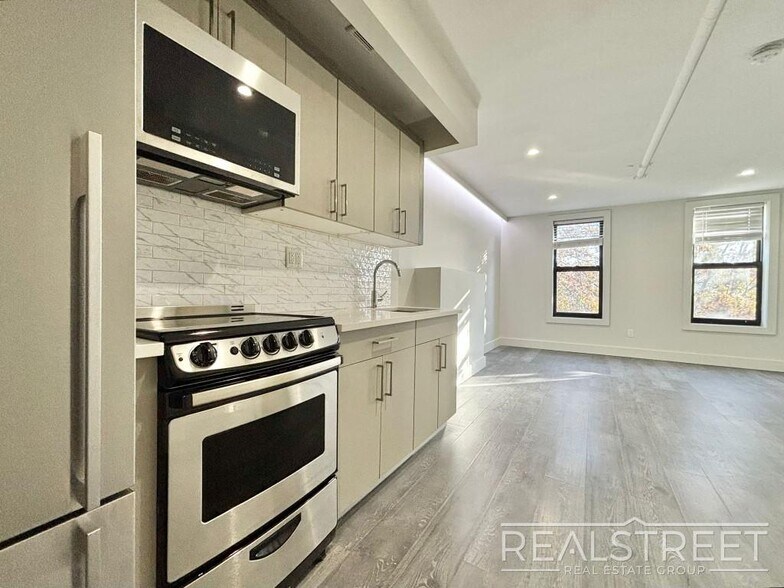 Building Photo - Brand New 1 Bed w Full Kitchen Amenities in Prime Crown Heights