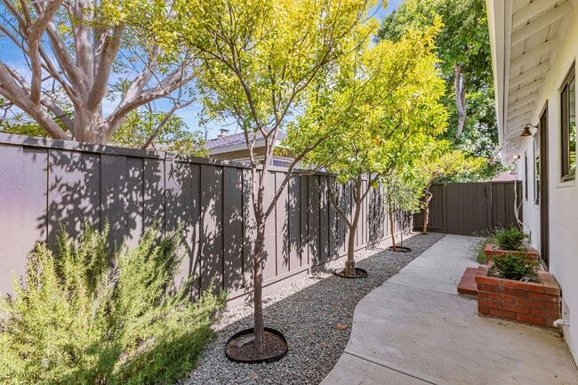 Building Photo - Remodeled Home in near Downtown Mountain View