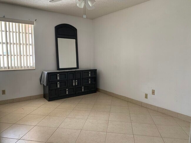 Building Photo - 82 Normandy Ln