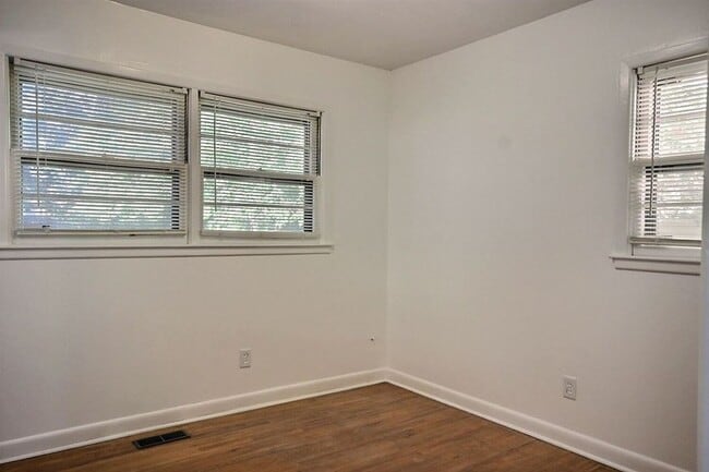 Building Photo - 8306 E Indianapolis St