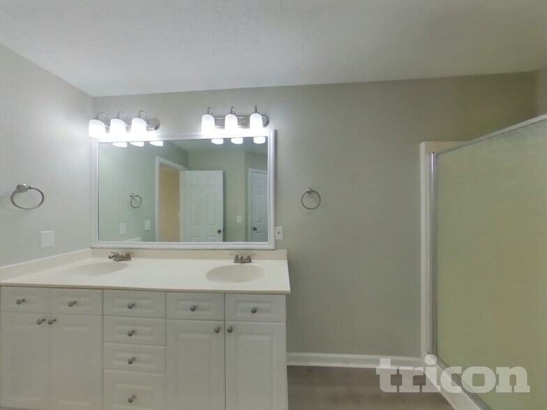 Building Photo - 121 Willowleaf Ln