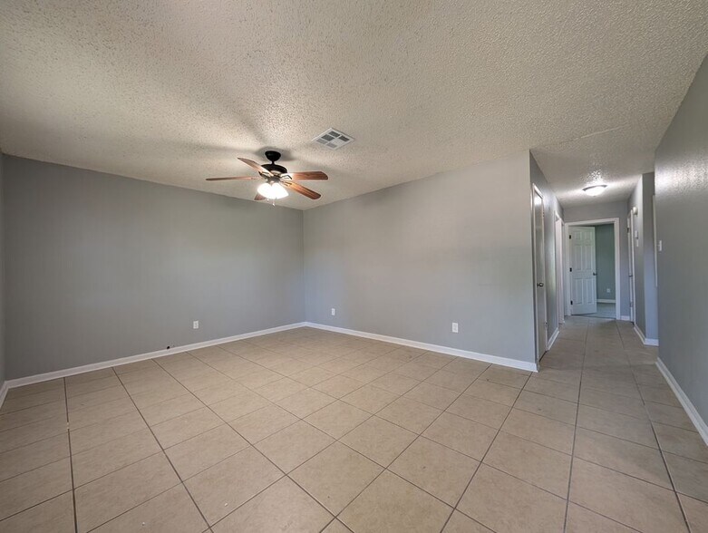 Building Photo - 2113 S Sugar Ridge Dr