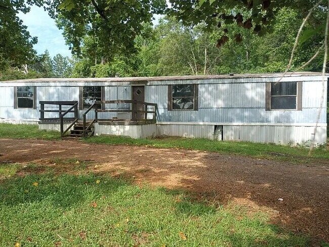 Building Photo - "Charming 2-Bed, 2-Bath Retreat in Laurens - Your Perfect Cozy Getaway!"