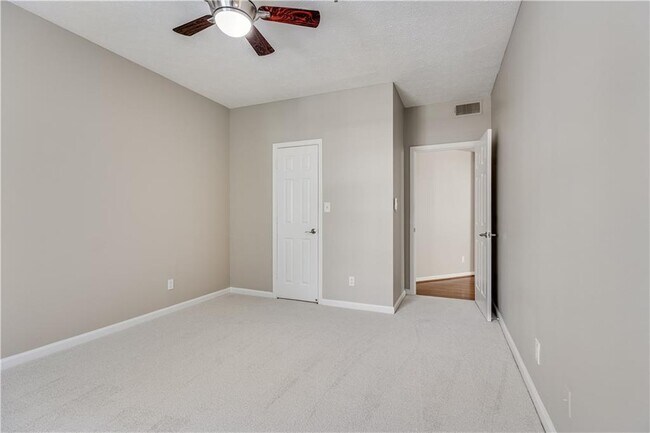 Building Photo - 1250 Parkwood Cir SE