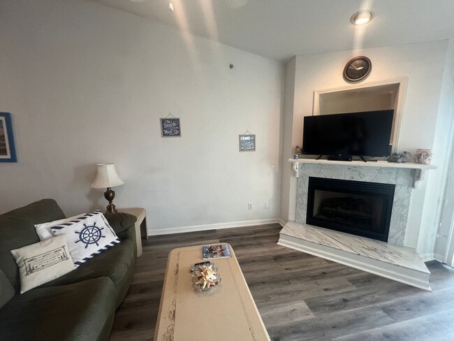 Building Photo - Lakeview Condo for Rent - The Ledges, Osage Beach!