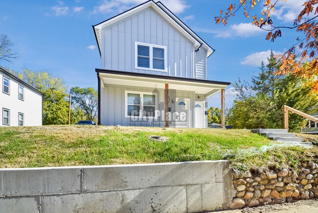 Building Photo - 2801 E Riverside Dr