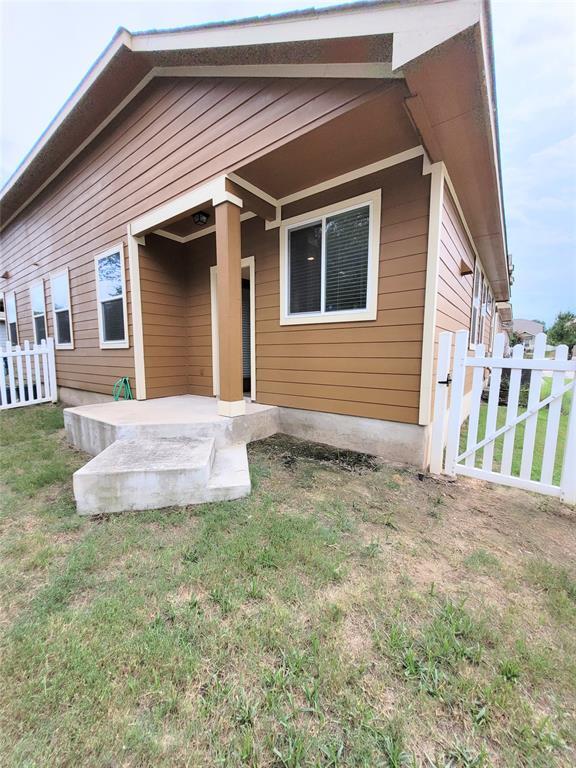 Building Photo - 711 Rolling Oak Dr