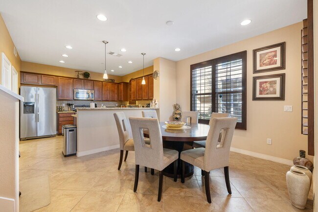 Building Photo - 52050 Rosewood Ln