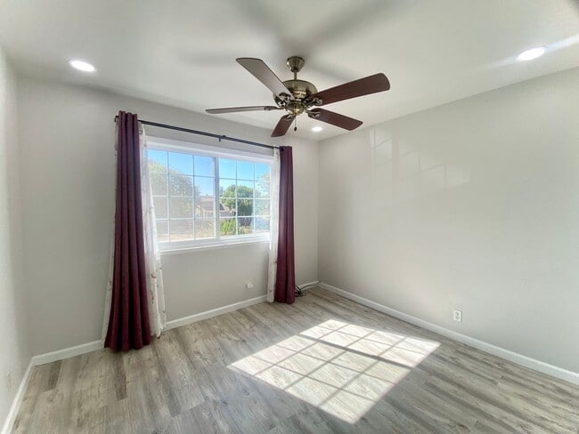 Building Photo - Elegant Fremont Weibel Home with Fruit-Fil...