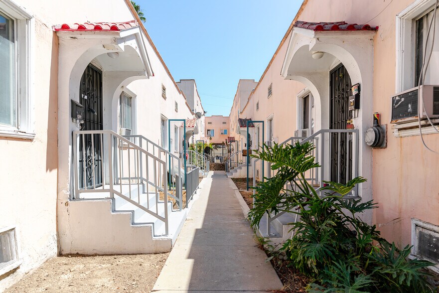 Building Photo - 268 4/6 S Coronado St