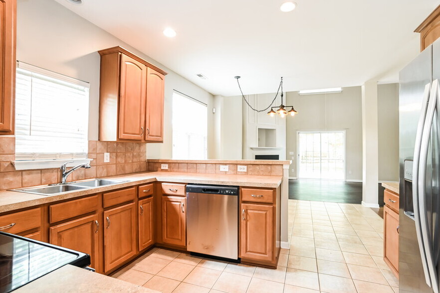 Building Photo - 4600 Sandtyn Dr