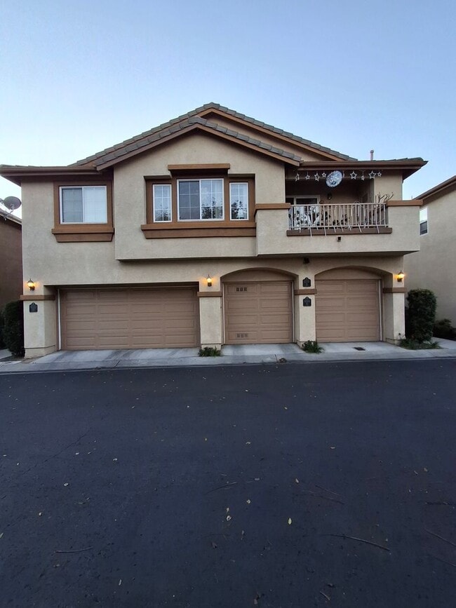 Building Photo - Amazing 2-Bedroom Townhome with Central AC/Heat! MUST SEE!