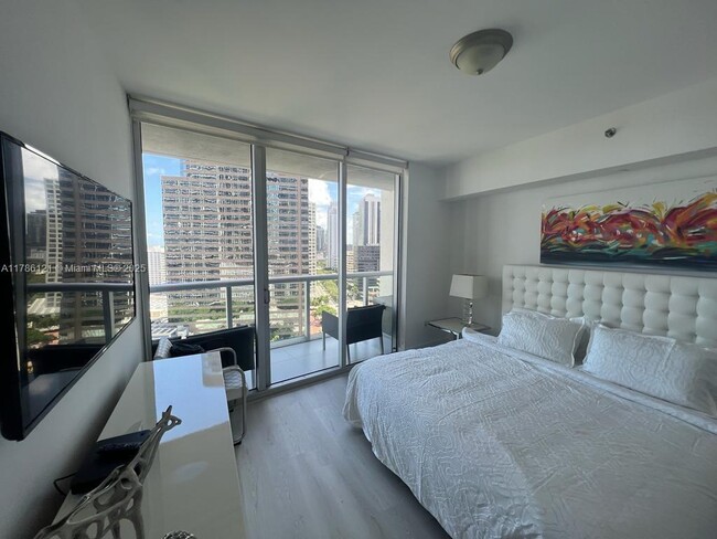 Building Photo - 485 Brickell Ave