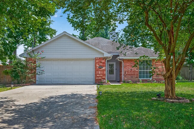 Building Photo - 6719 Woodland Oaks