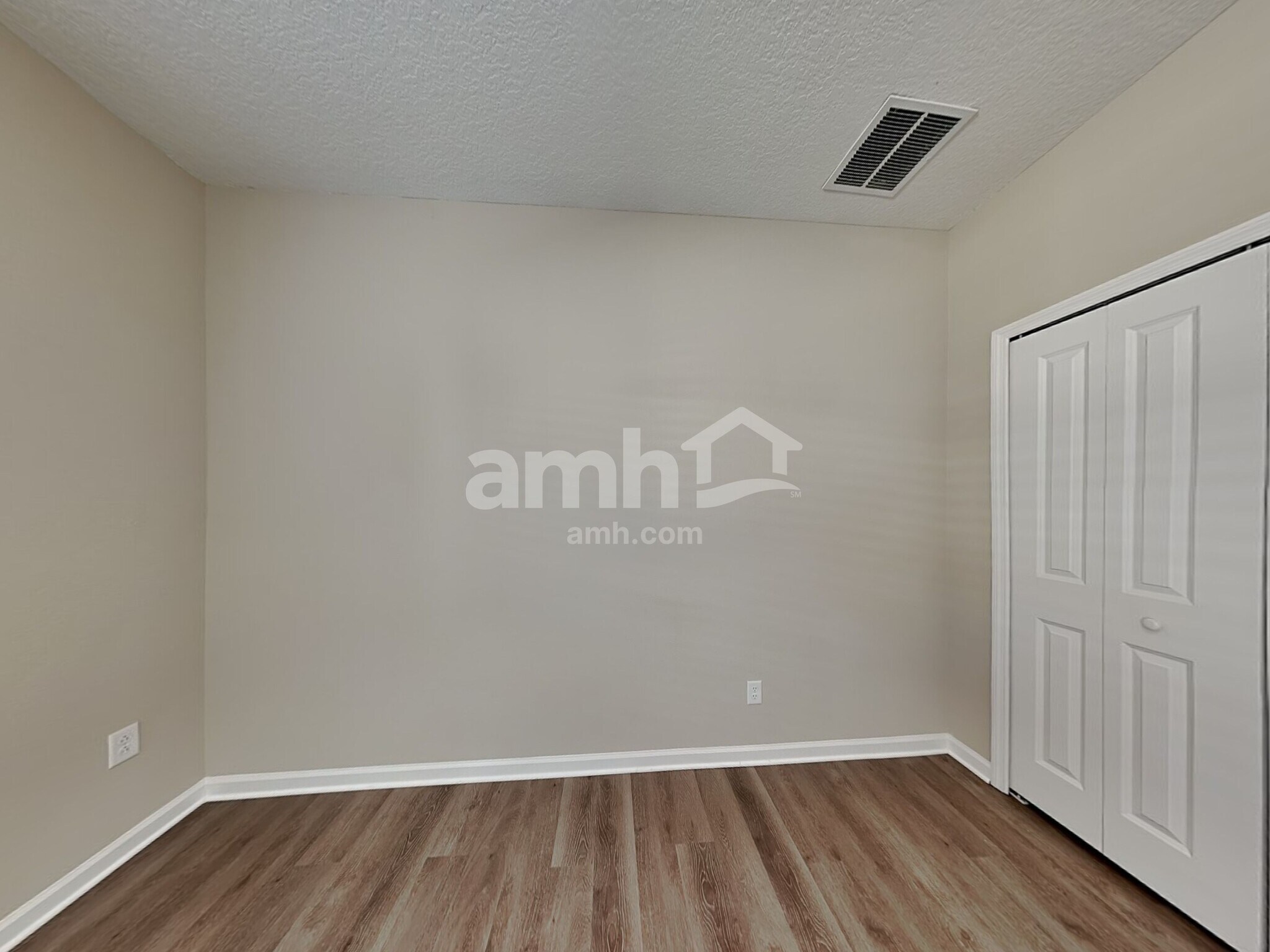 Building Photo - 245 Hemlock Pt