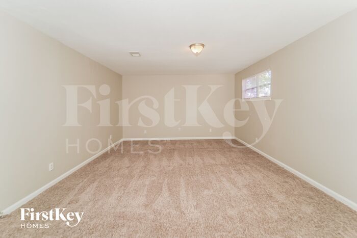 Building Photo - 710 Canary Cir
