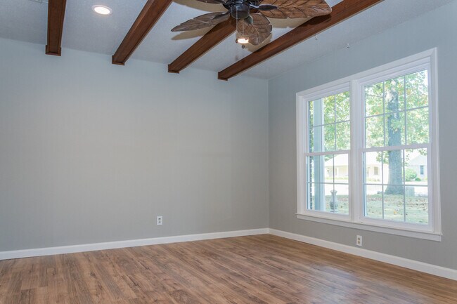 Building Photo - 3 Bed 1.5 Bath