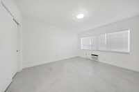 Building Photo - 6930 Rue Versailles Dr