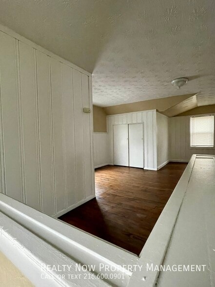 Building Photo - 5333 Hollywood Ave