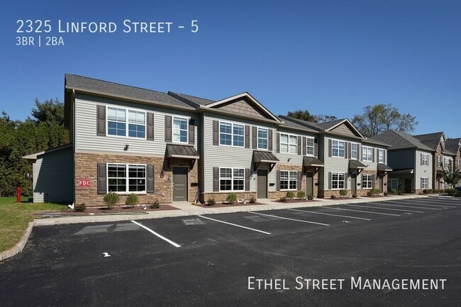 Building Photo - 2325 Linford St