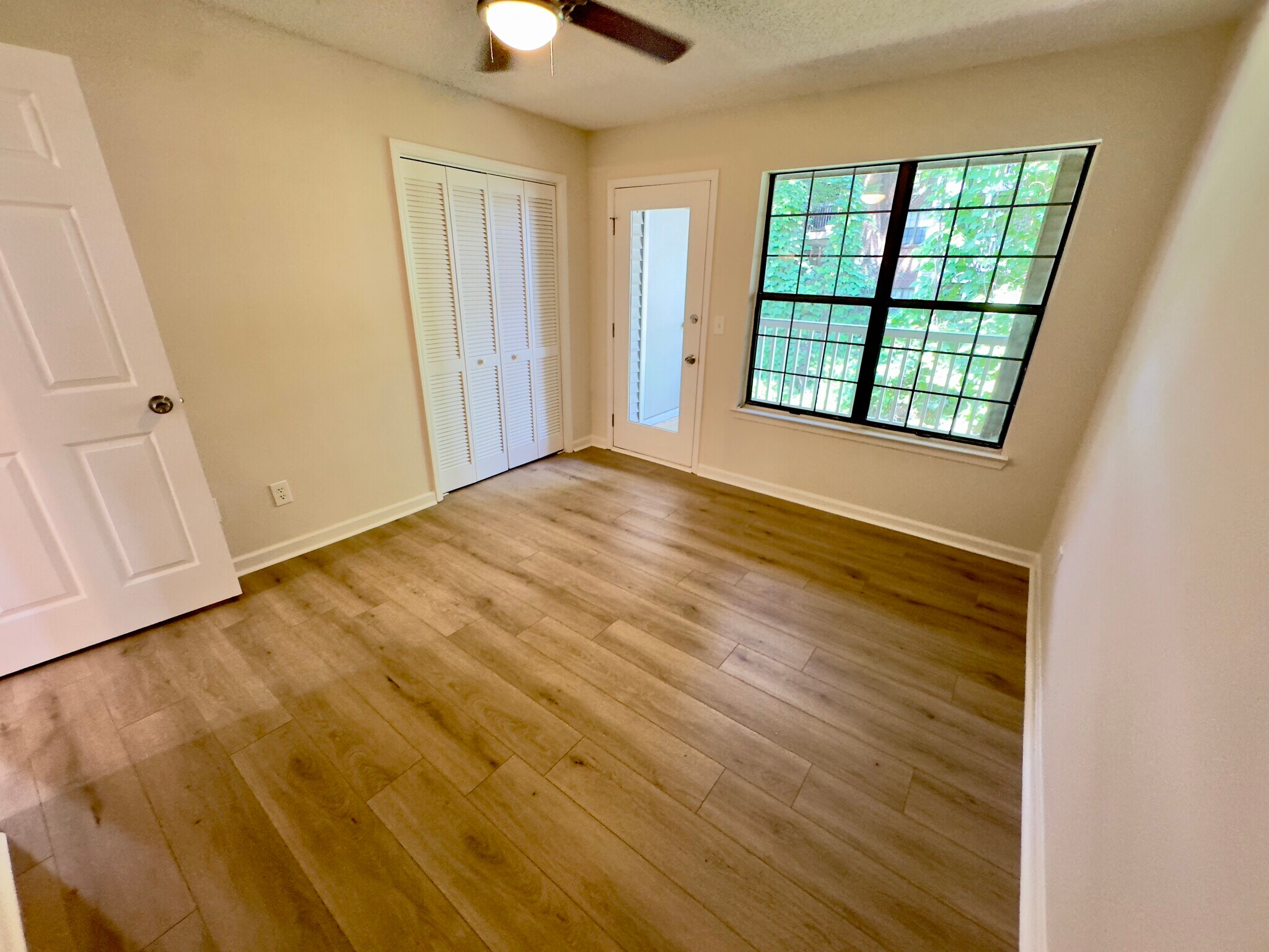 Building Photo - 208 Barrington Hills Dr