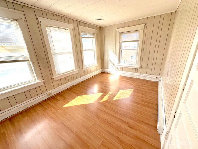 Building Photo - 151 N Broadway