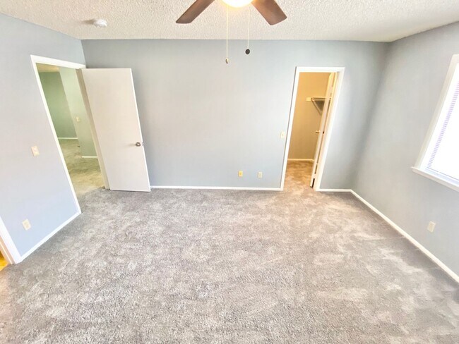 Building Photo - WESTSIDE CONDO!