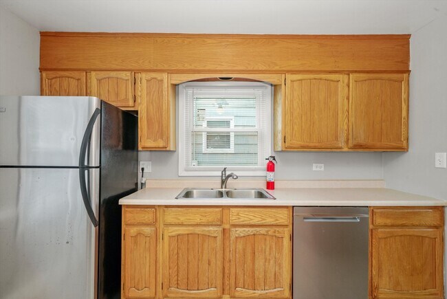 Building Photo - Charming Ranch-Style Home with New Windows...
