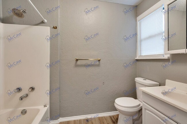 Building Photo - 2305 9th St