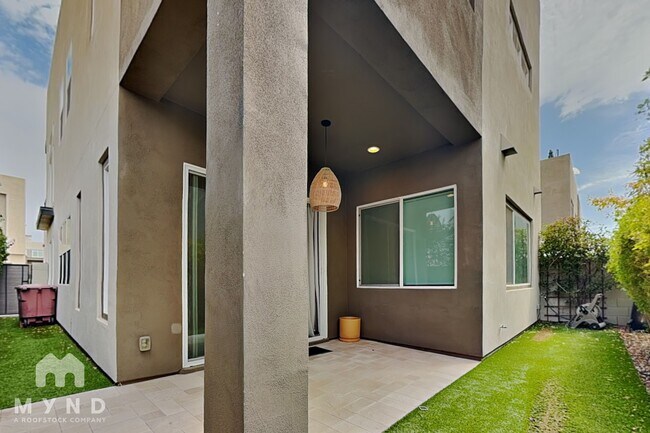 Building Photo - 6807 E Orion Dr