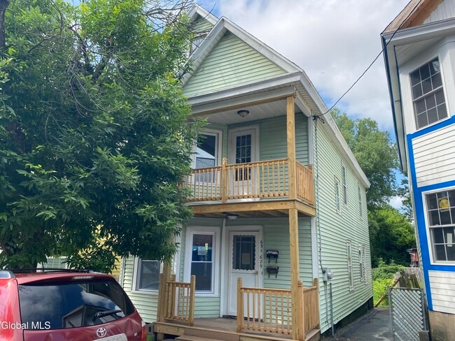 Primary Photo - 629 Lang St