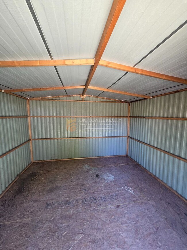 Building Photo - Vintage 3 Bedroom, 2 Bath Home with all the Modern Conveniences!