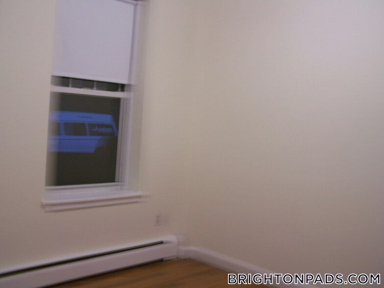 Building Photo - 164 N Beacon St