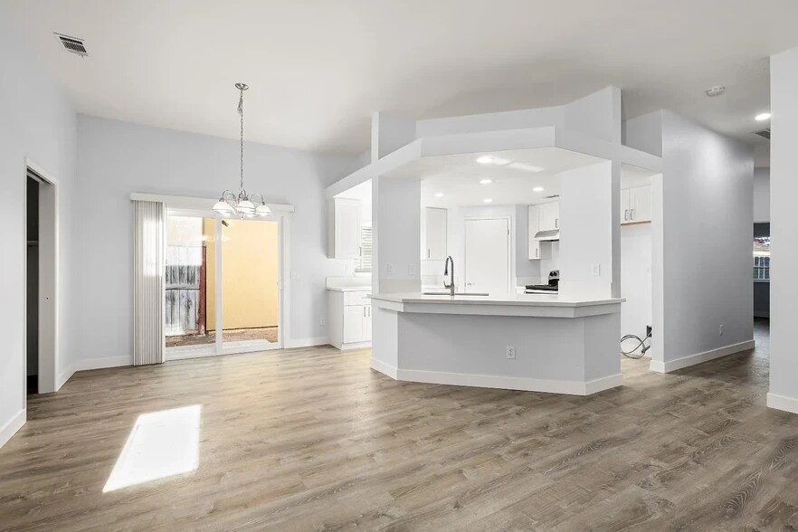 Building Photo - 6643 Laguna Park Dr
