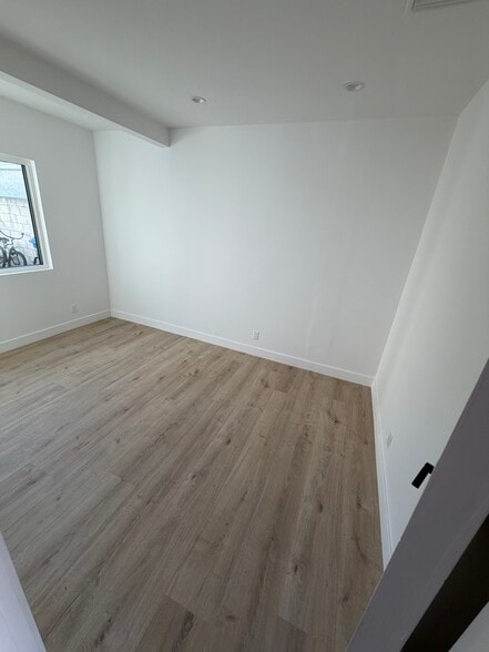 Building Photo - 2946 W Ave 34