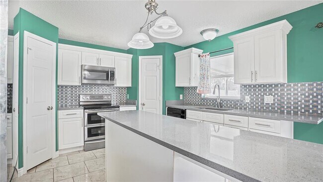 Building Photo - 105 Caterham Way