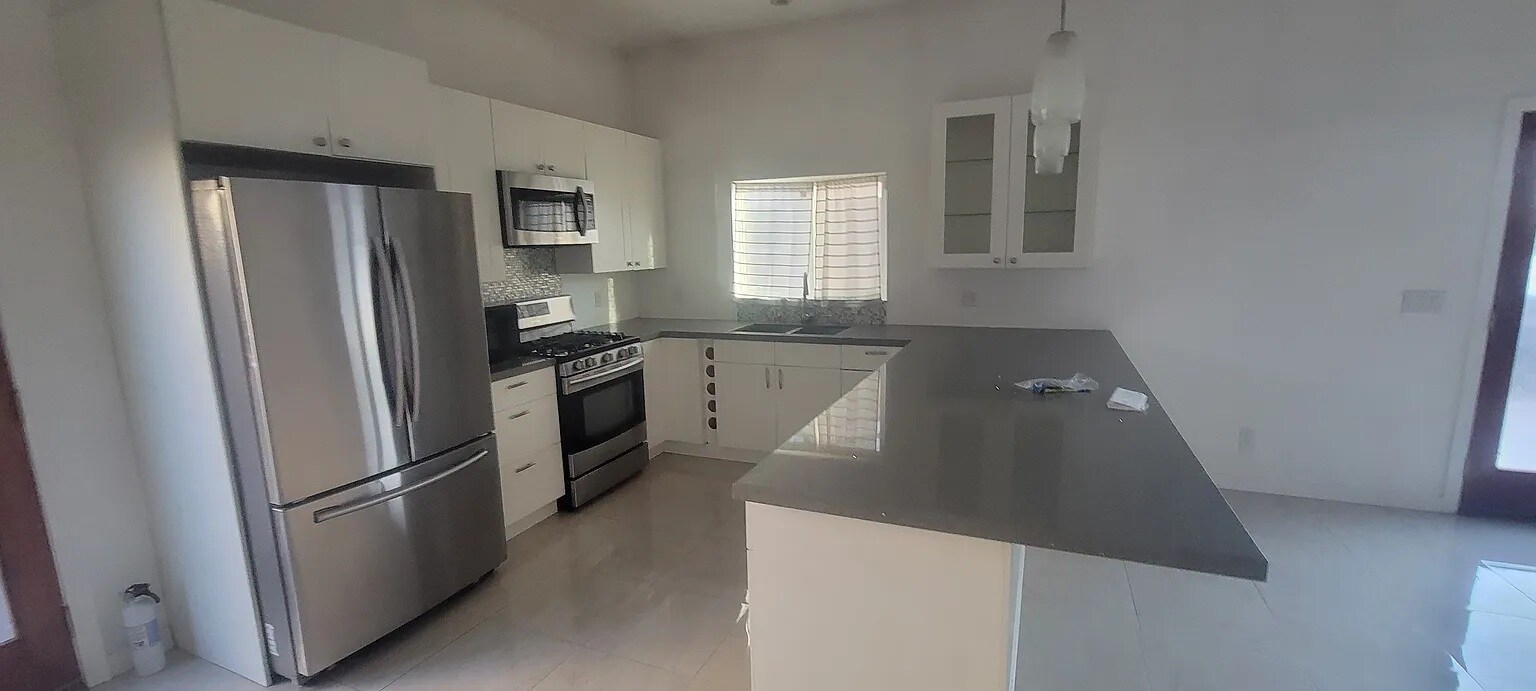 Building Photo - 16043 San Fernando Mission Blvd