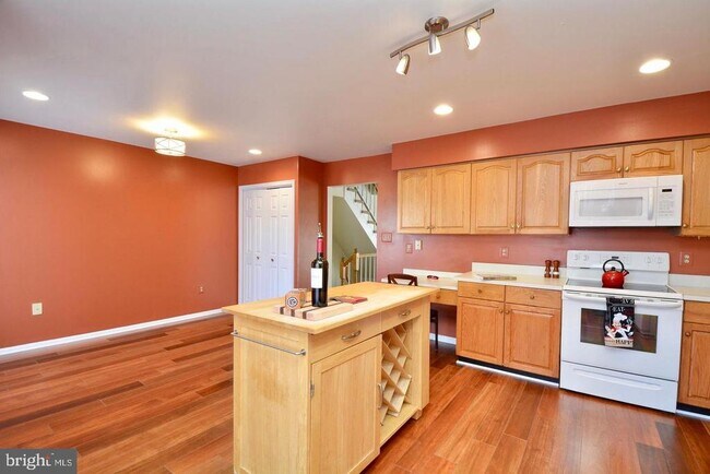 Building Photo - 7209 Burton Hill Ct