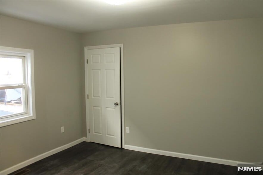 Building Photo - 519 Roosevelt Ave