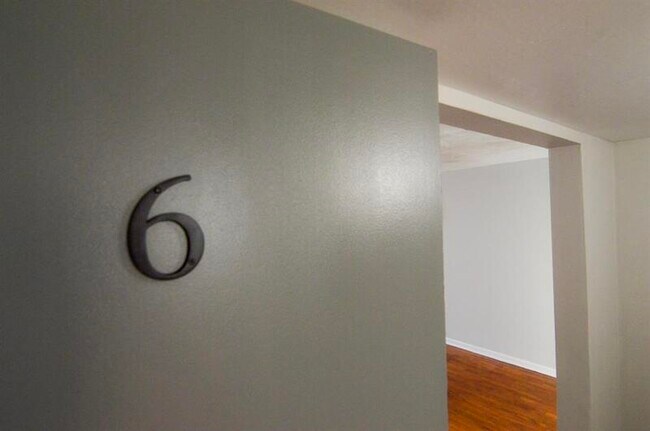 Building Photo - 801 N 48th St