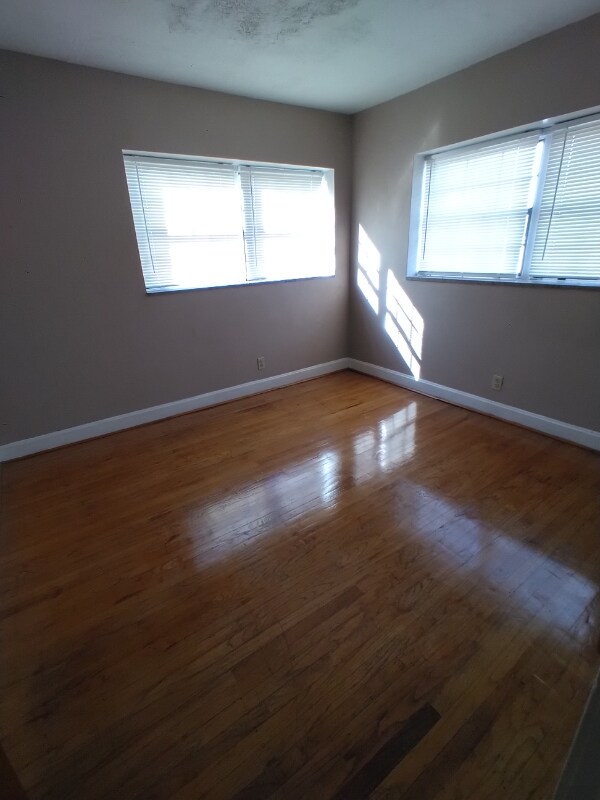 Building Photo - 823 S 2nd St