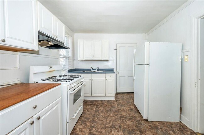 Building Photo - 124-2 East Ave