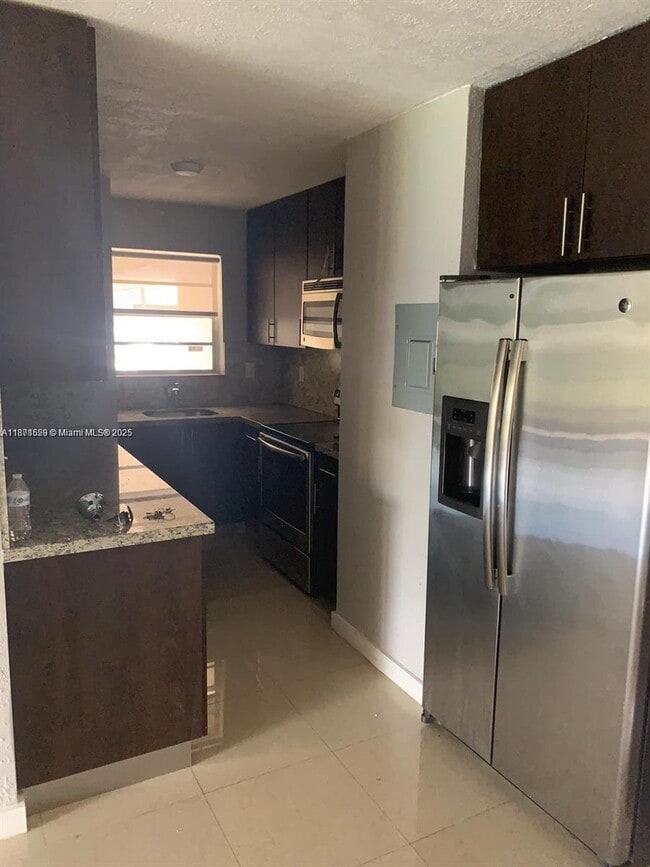 Building Photo - 8810 Fontainebleau Blvd