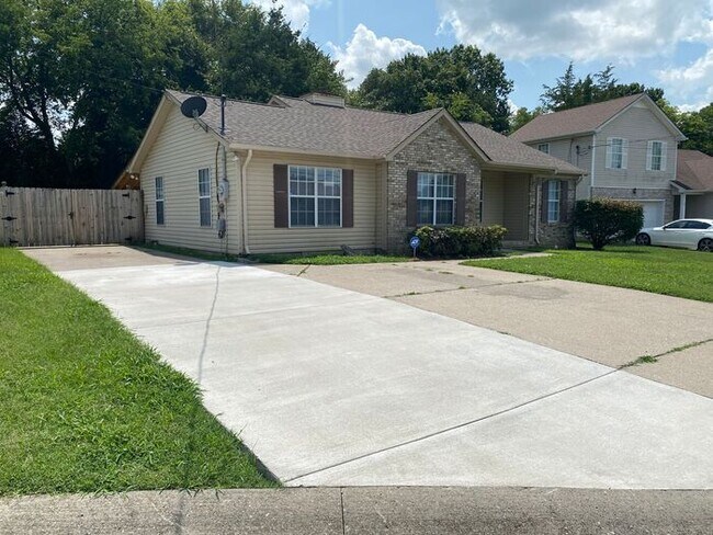 Building Photo - Beautiful Renovated House in North Nashville - Fenced in Yard!