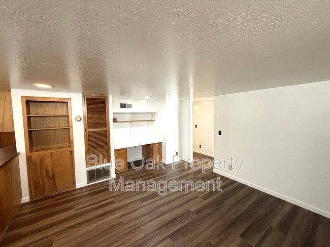 Building Photo - 918 Orient St
