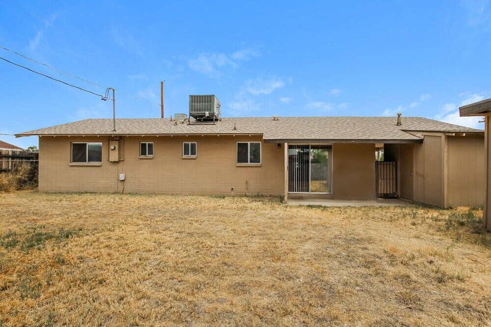 Building Photo - 17240 N 15th Ave