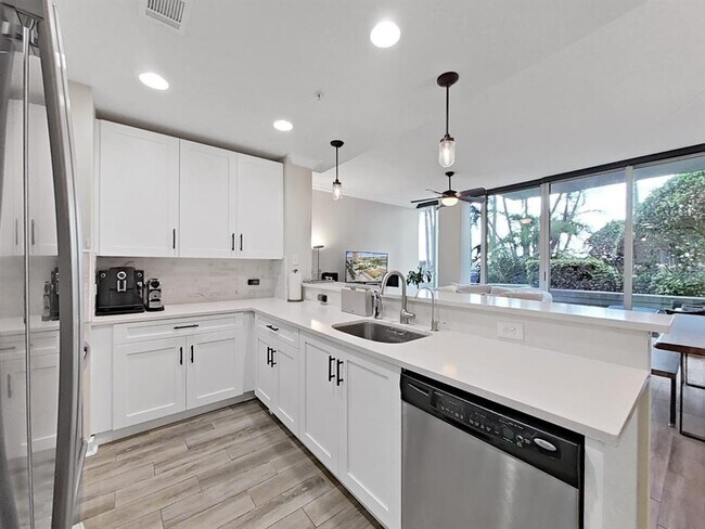 Building Photo - 777 N Ashley Dr