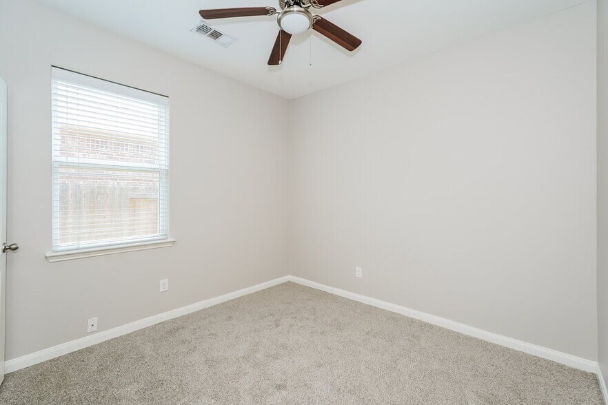Building Photo - 6120 Chalk Hollow Dr